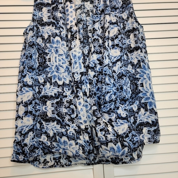 Chelsea28 Faux Wrap‎ Sleeveless Floral Blouse Loose Blue Pullover Lightweight V - Picture 5 of 13